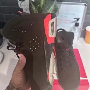 GREAT CONDITION: Jordan 8’s BLACK/INFARED (6.5)